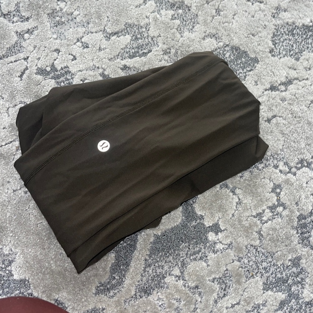 LULULEMON army green leggings with pockets , size small (4)